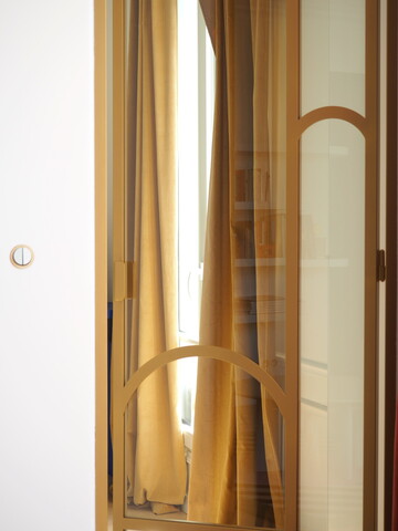 Porte battante dorée Art Déco