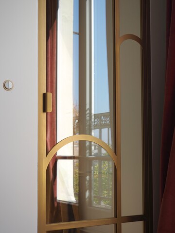 Porte battante dorée Art Déco