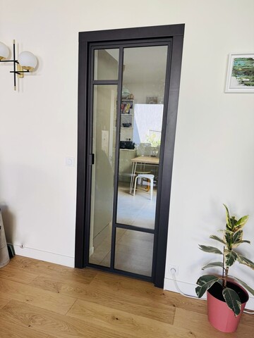 Porte battante en verrière